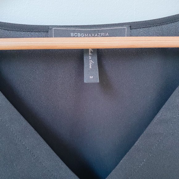 BCBG MAX AZRIA BLACK & WHITE LONG SLEEVE V-NECK BLOUSE - Picture 3 of 3